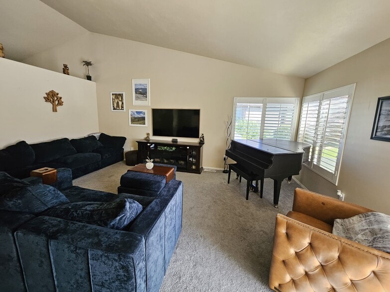 Building Photo - 1879 W Colony Pointe Dr