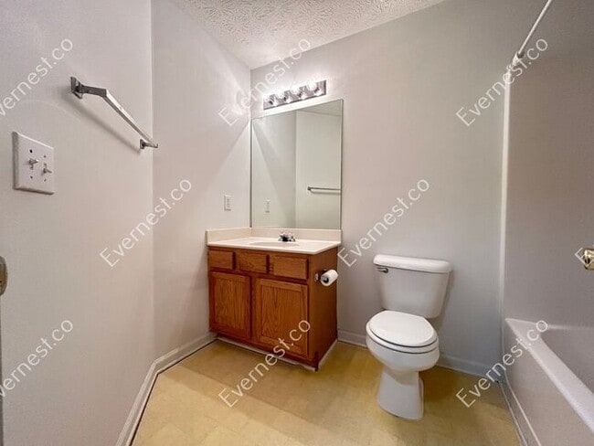Building Photo - 128 Weatherstone Square Dr