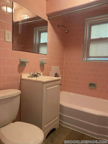 Building Photo - 211 St Paul St