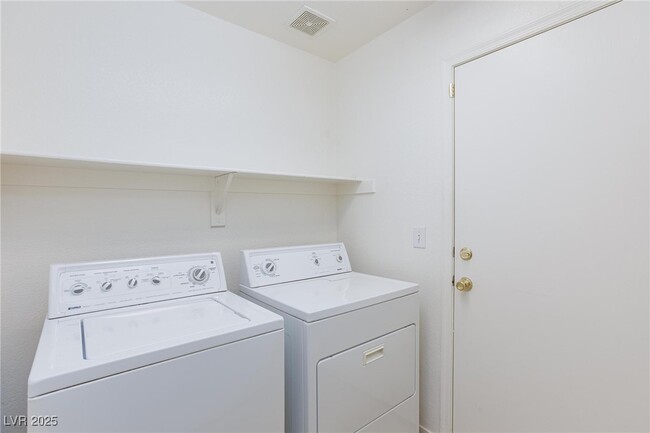 Building Photo - 109 La Suena Ct