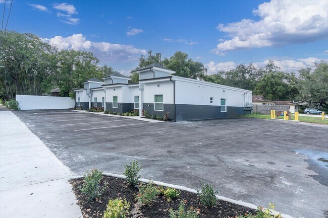 Building Photo - 705 S Orange Ave
