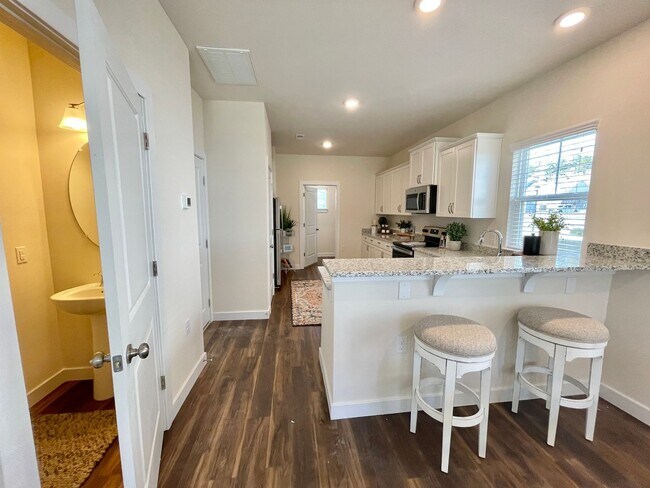Building Photo - Cardinal | 4 Bed 2.5 Bath | Garage | 1895 sf | $2959-$3255 | 8, 9, 10, 12, 14, and 15 month lease...