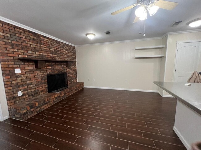 Building Photo - 723 Clark Dr