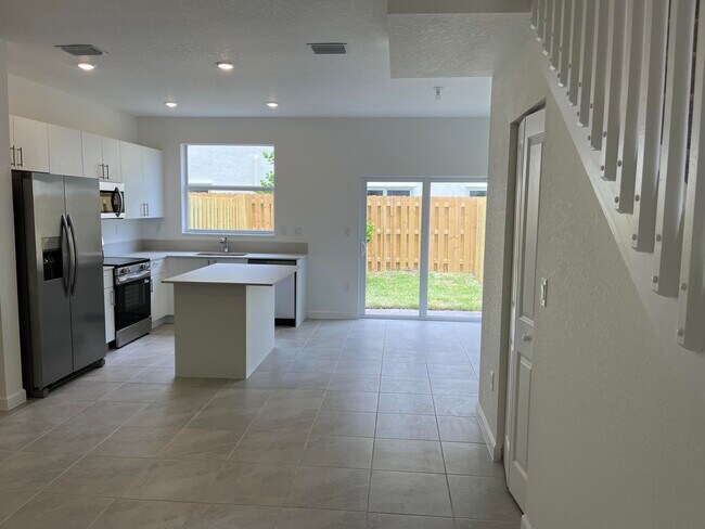 Building Photo - 2624 SE 25th Ct