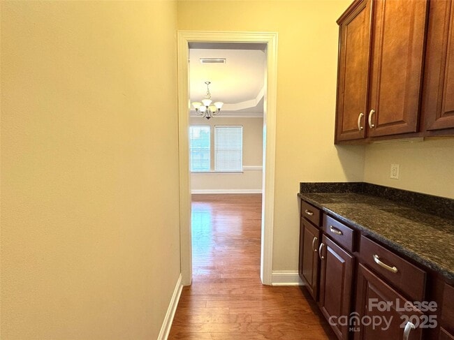 Building Photo - 6532 Fieldstone Manor Dr