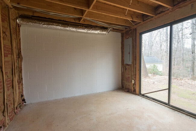 Building Photo - 1060 Windbrooke Ct
