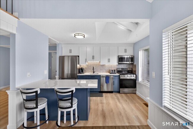 Building Photo - 675 Townsend Ave