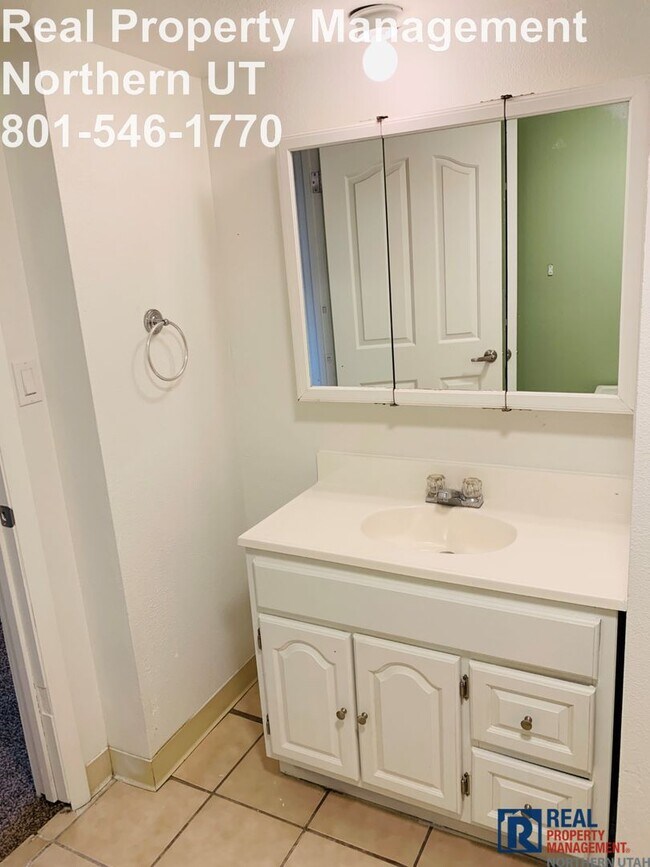 Building Photo - 4 Bedroom 2 Bath Ogden Home Available Now!