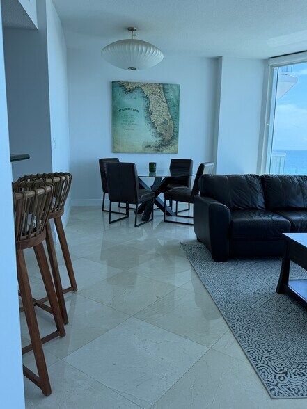 Building Photo - 6515 Collins Ave