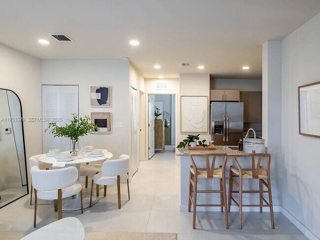 Building Photo - 610 NE 2nd St