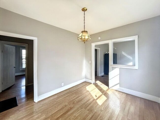Building Photo - 1711 Center Way S