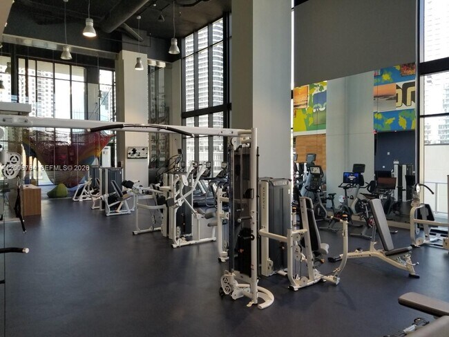 Building Photo - 1010 Brickell Ave