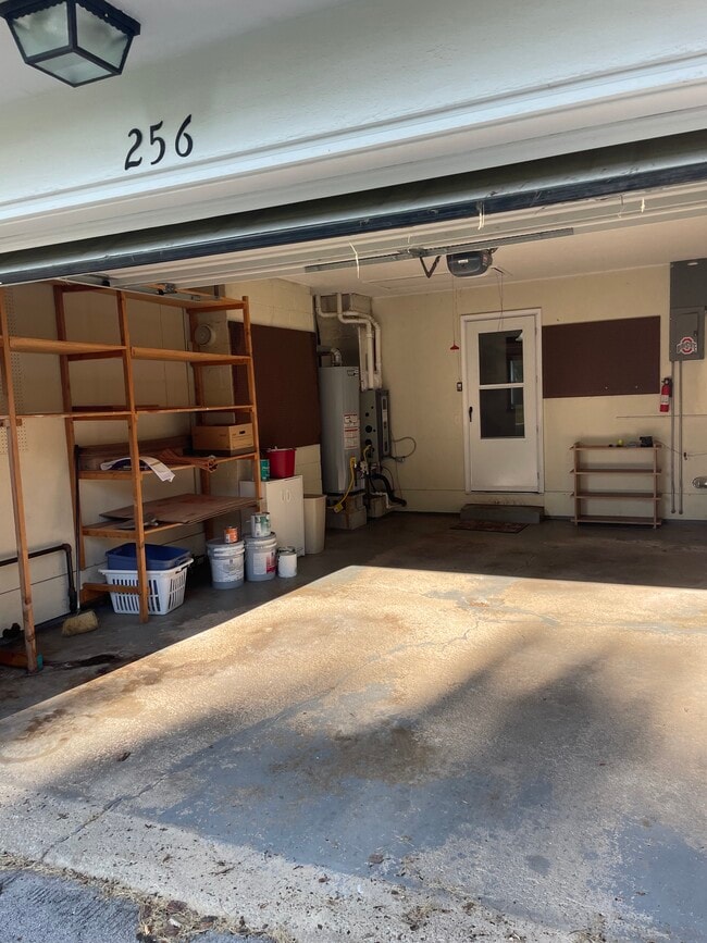 1 Car Garage + Storage - 256 Williams St
