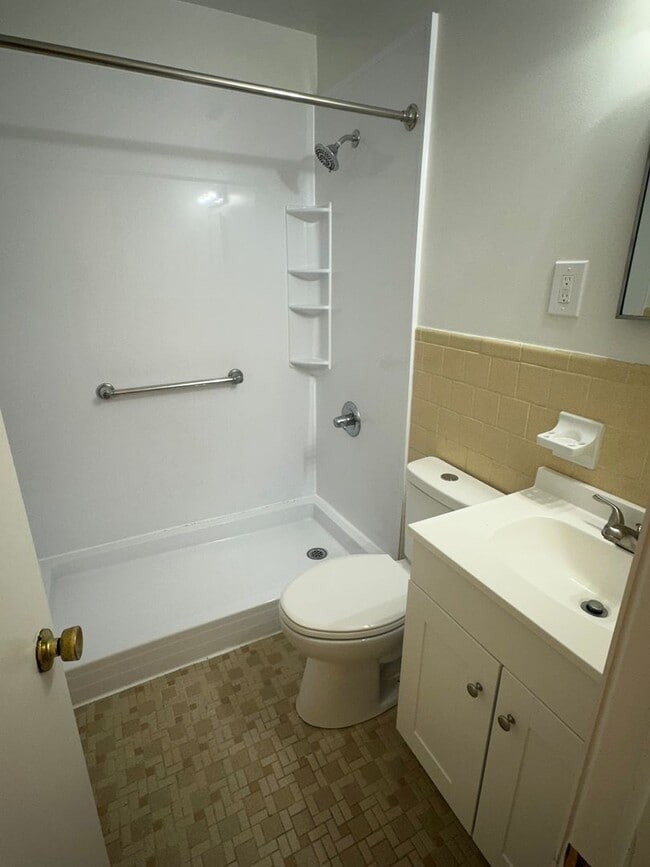 Building Photo - 722 Holly St