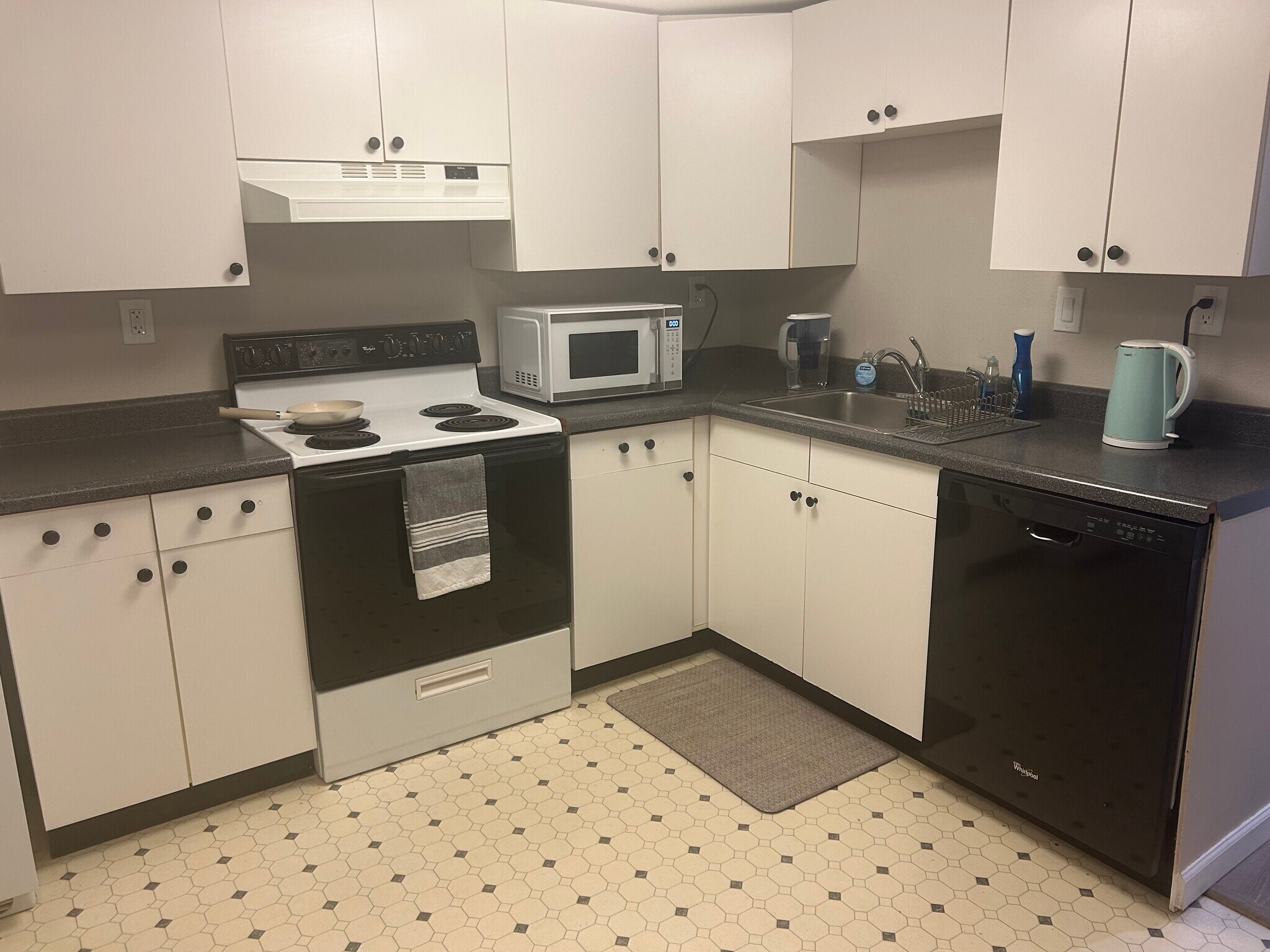 Building Photo - 8711 Bowdoin Way