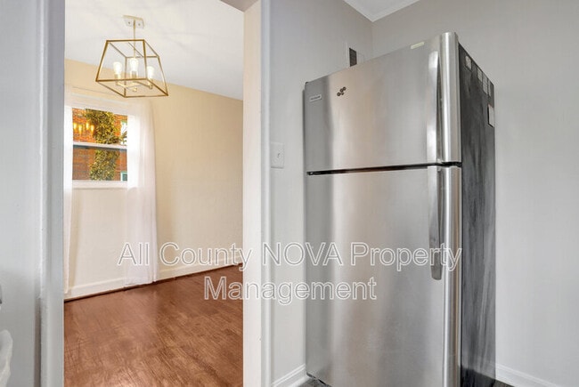 Building Photo - 2238 Farrington Ave