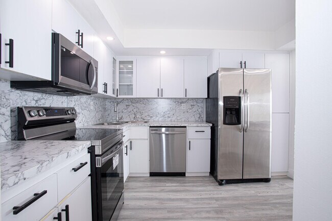 Building Photo - 18021 Biscayne Blvd