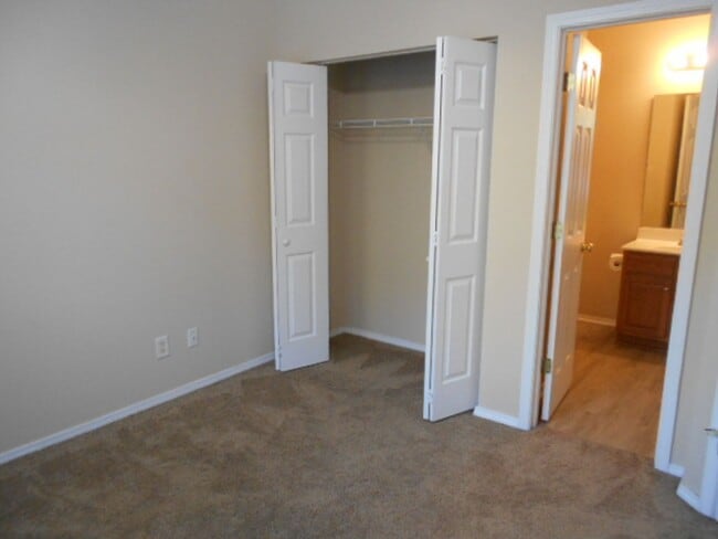 Building Photo - 3 bedroom, 3 bath townhome in Kiskadee Parke