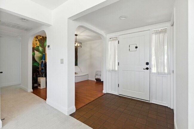 Building Photo - $5995 - Ranch-style home with acreage in West Gilroy's quiet countryside