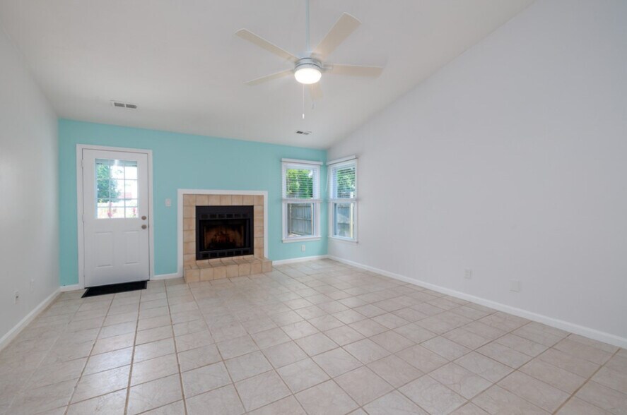Building Photo - 1705 Maryus Ct