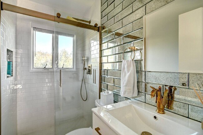 Building Photo - 323 Marine Blvd