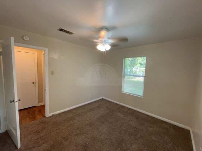 Building Photo - 2-Bedroom Duplex-1606 Duncan Ave