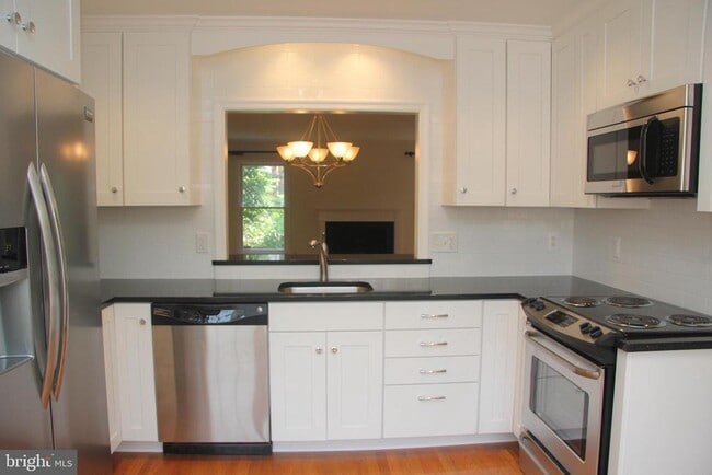 Building Photo - 3804 Vermont Ct
