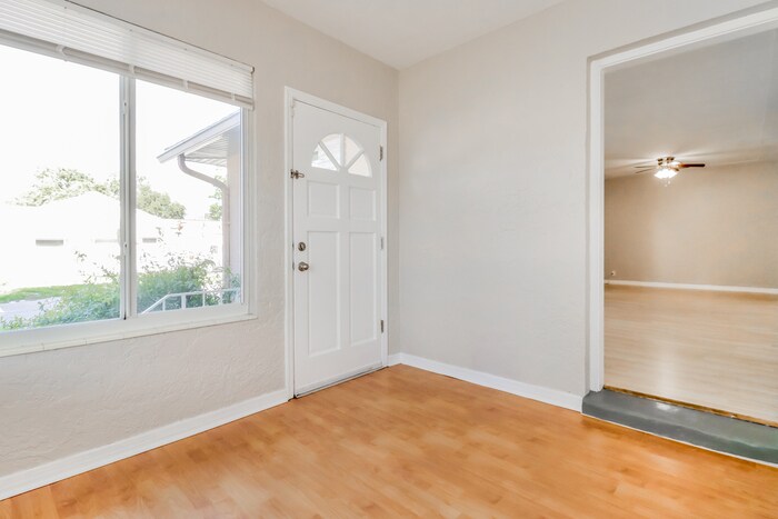 Building Photo - 1734 38th Ave N