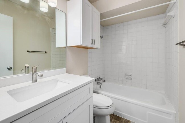 Building Photo - 6910 Hart Ln