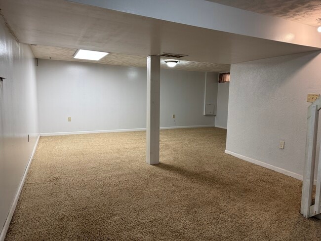 Building Photo - 1468 N Perry Ave