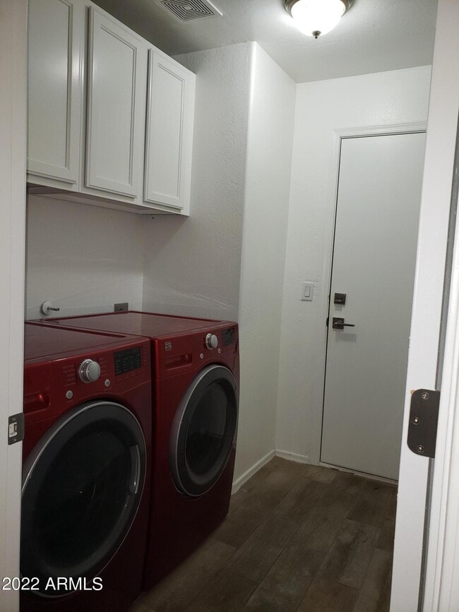 Building Photo - 3342 W Ross Dr