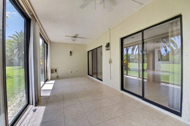 Building Photo - 9264 Vista Del Lago