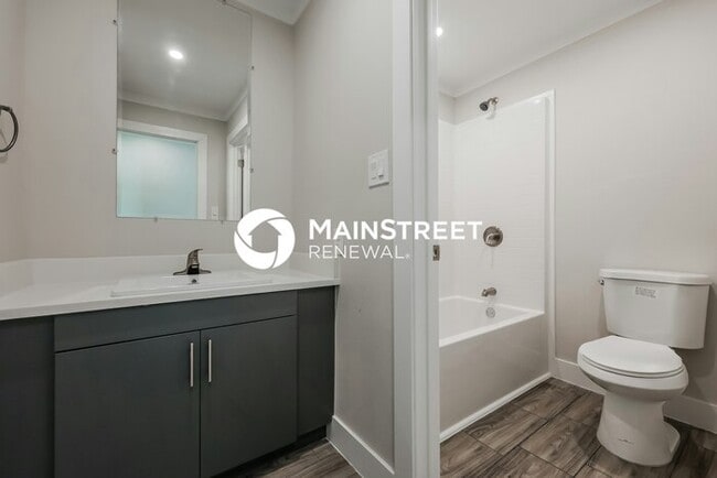 Building Photo - 3 Bedroom Pet-Friendly Home in Dallas, TX with Main Street Renewal