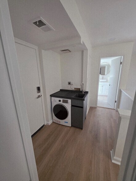 Building Photo - 2210 River Run Dr