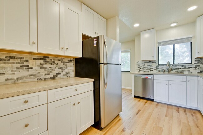 Building Photo - Condo Near Cupertino High | Updated Kitche...