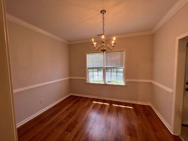 Building Photo - Merestone 1 level brick patio home. 2 Car garage, walk to The Point Shopping, restaurants and mov...