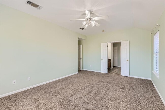 Building Photo - 105 Meadowlark Ln
