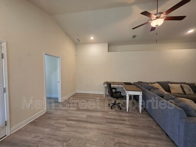 Building Photo - 4411 Fiske St