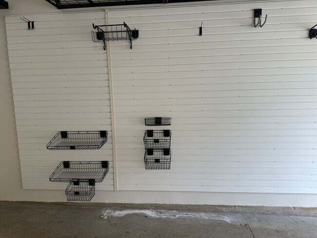 Building Photo - Welcome to the second city of Kapolei. Thi...