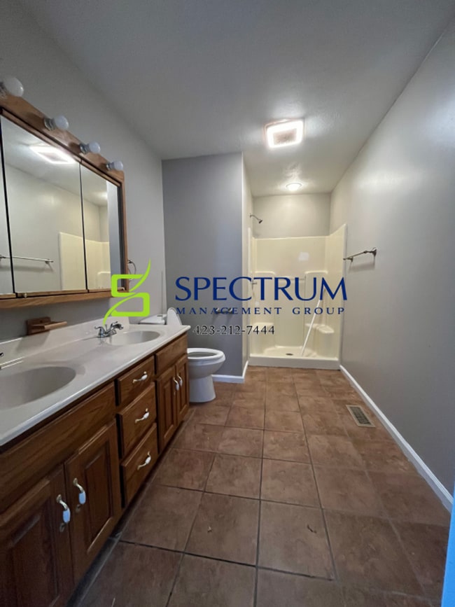 Building Photo - 3 bedroom 2 bath single family home