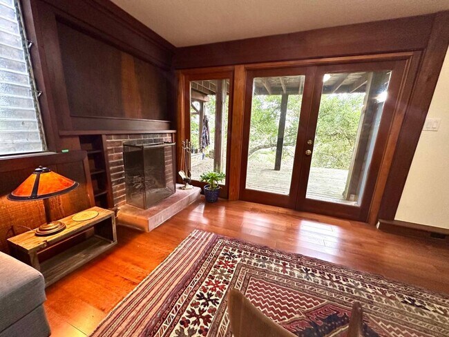 Building Photo - Cozy and Furnished-1 Bedroom, 1 Bath with Mountain Views