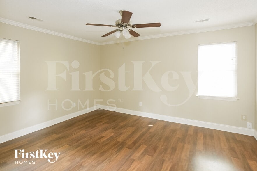 Building Photo - 10017 Topeka Dr