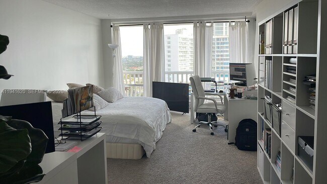 Building Photo - 4020 Galt Ocean Dr