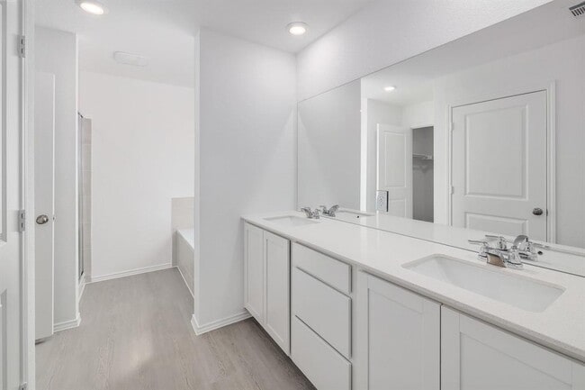 Building Photo - 105 Arbordale St