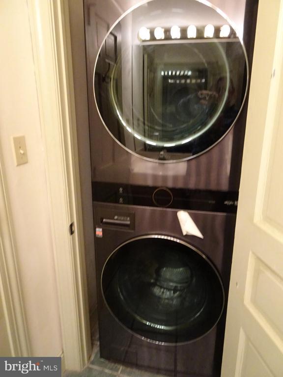 Building Photo - 222 Delaware St