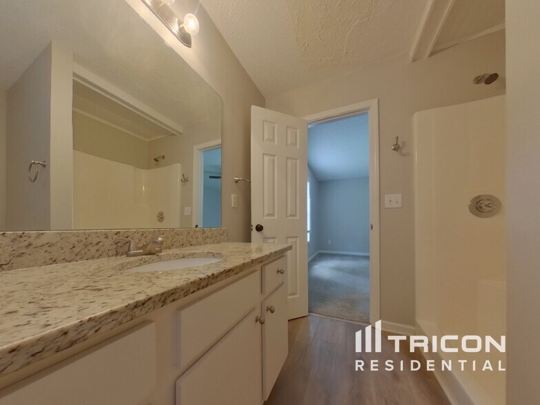 Building Photo - 114 Ivy Brook Dr