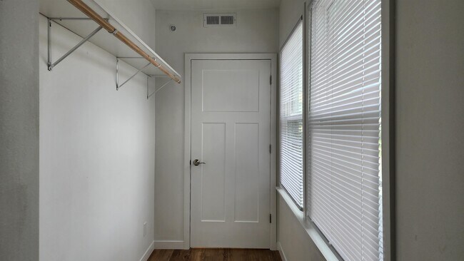 Building Photo - 908 E Gorham St
