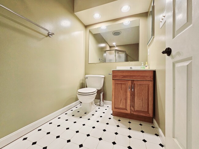 Building Photo - 435 Oakton Way