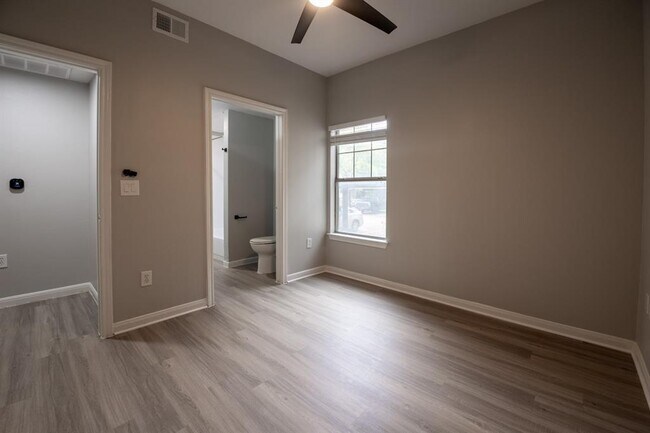 Building Photo - 2320 Gracy Farms Ln