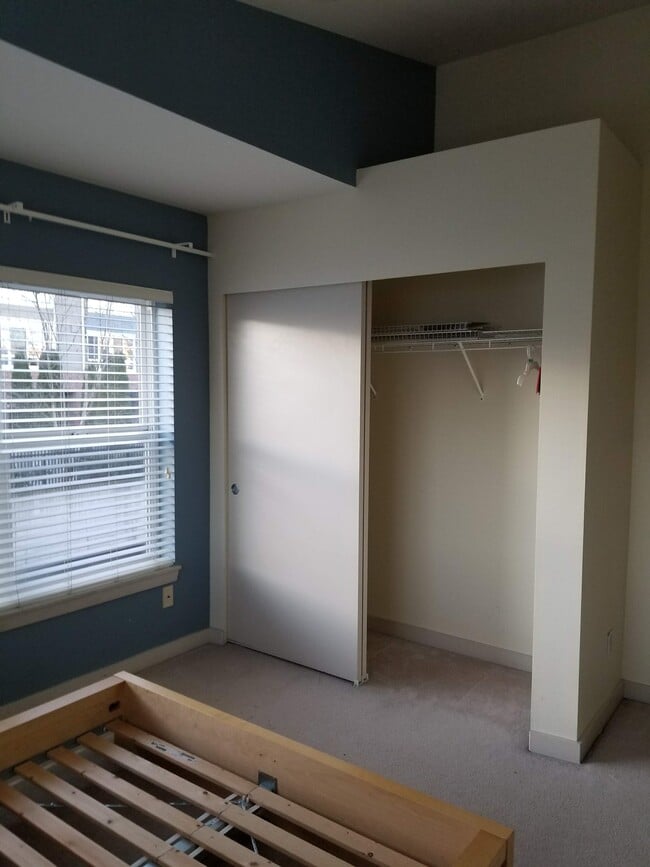 Building Photo - 809 Taylor Ave N